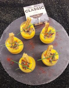 Velouté de potimarron aux grillons & mouillettes de pain d'épices